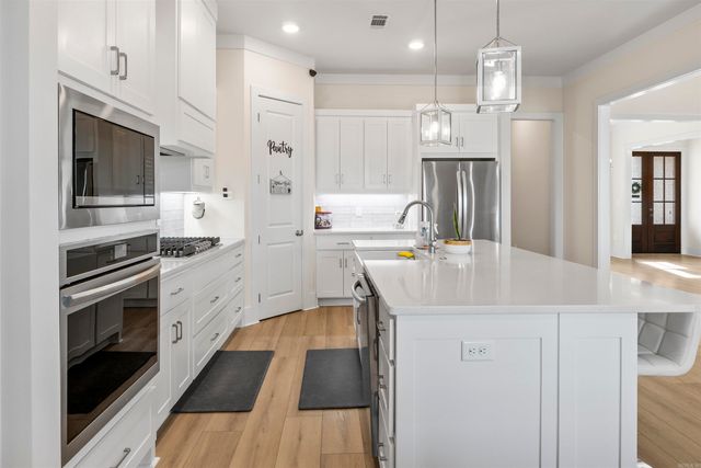 75 Lucia Lane, Maumelle, AR 72113