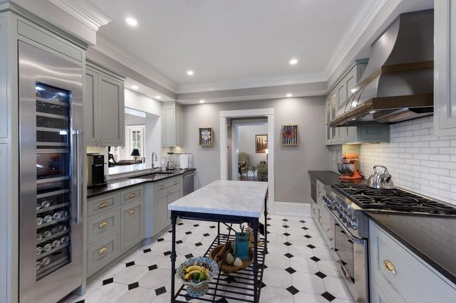 1829 BOUGAINVILLEA STREET, Sarasota, FL 34239
