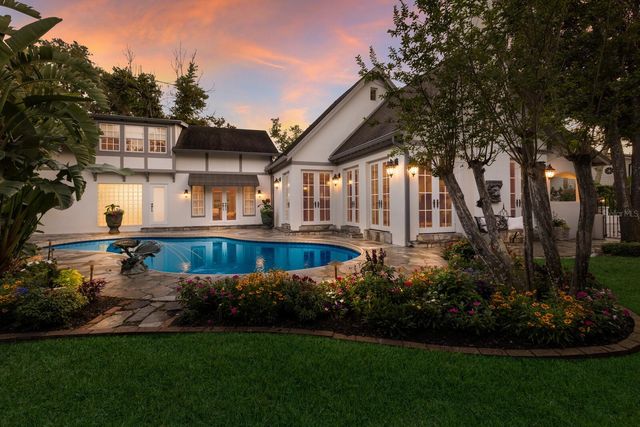1829 BOUGAINVILLEA STREET, Sarasota, FL 34239