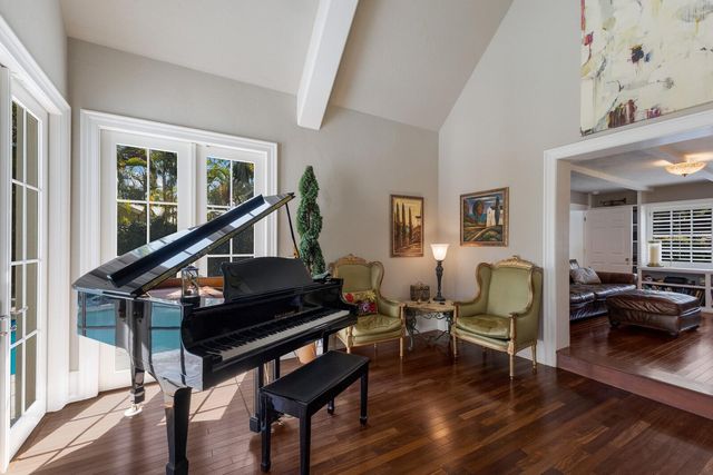 1829 BOUGAINVILLEA STREET, Sarasota, FL 34239