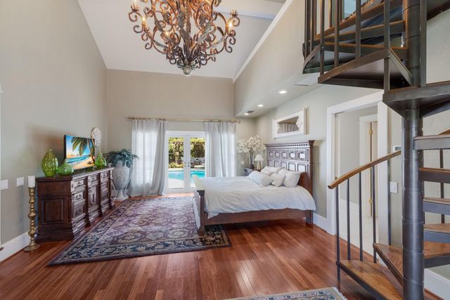 1829 BOUGAINVILLEA STREET, Sarasota, FL 34239