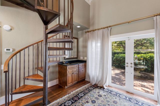 1829 BOUGAINVILLEA STREET, Sarasota, FL 34239