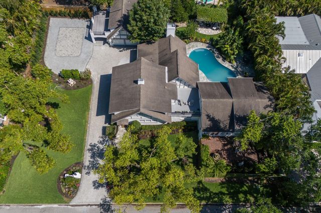 1829 BOUGAINVILLEA STREET, Sarasota, FL 34239