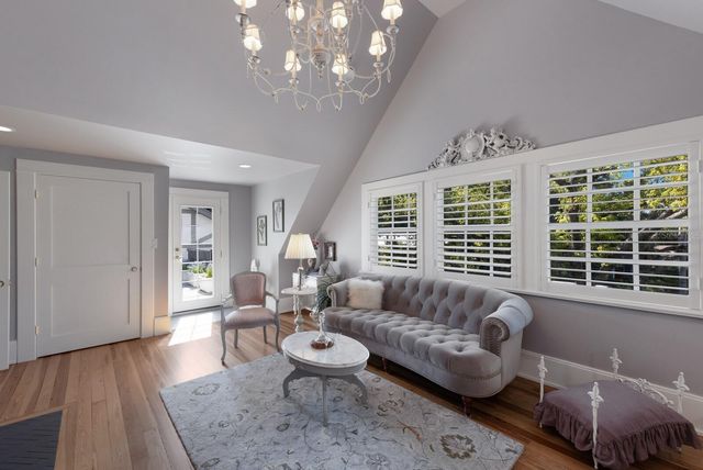 1829 BOUGAINVILLEA STREET, Sarasota, FL 34239