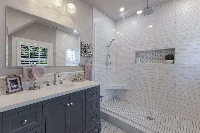 1829 BOUGAINVILLEA STREET, Sarasota, FL 34239