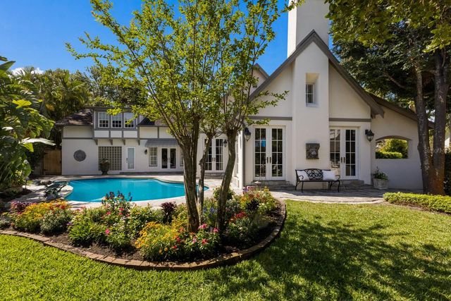 1829 BOUGAINVILLEA STREET, Sarasota, FL 34239