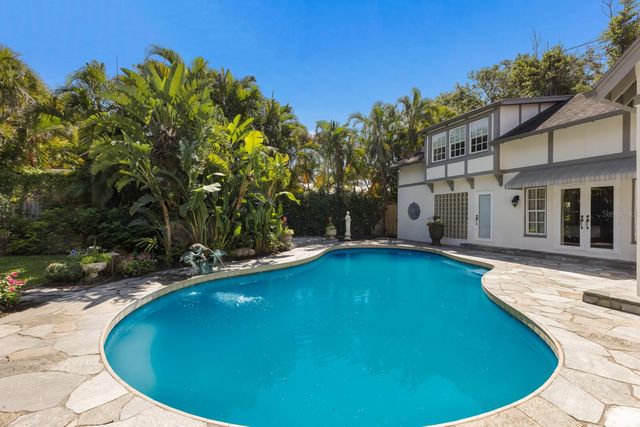1829 BOUGAINVILLEA STREET, Sarasota, FL 34239
