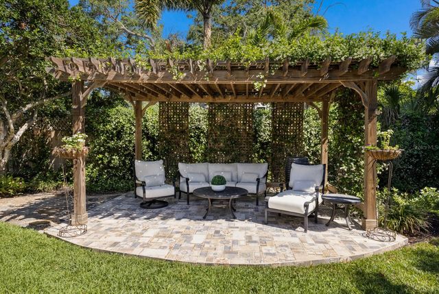 1829 BOUGAINVILLEA STREET, Sarasota, FL 34239