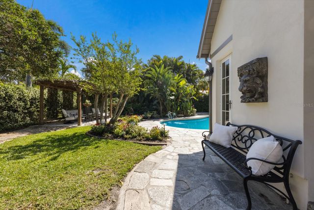 1829 BOUGAINVILLEA STREET, Sarasota, FL 34239