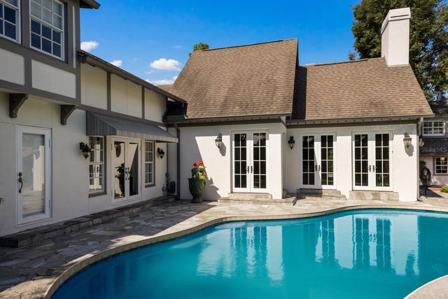 1829 BOUGAINVILLEA STREET, Sarasota, FL 34239