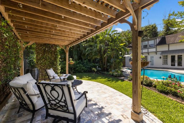 1829 BOUGAINVILLEA STREET, Sarasota, FL 34239