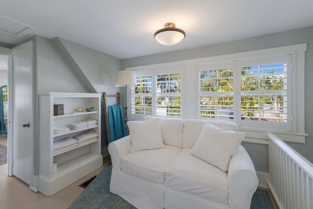 1829 BOUGAINVILLEA STREET, Sarasota, FL 34239