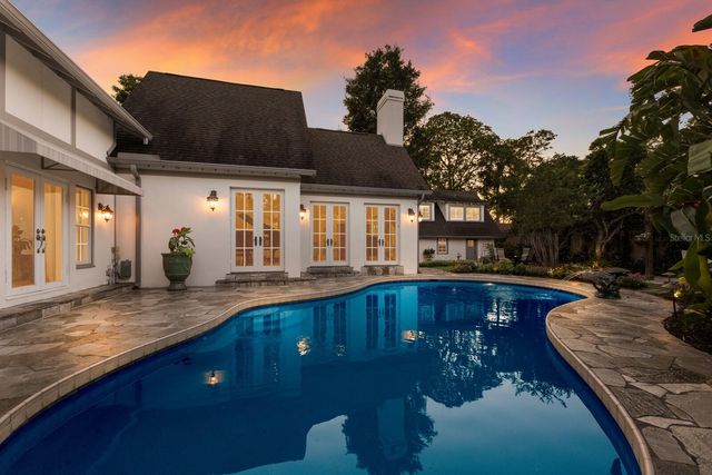 1829 BOUGAINVILLEA STREET, Sarasota, FL 34239