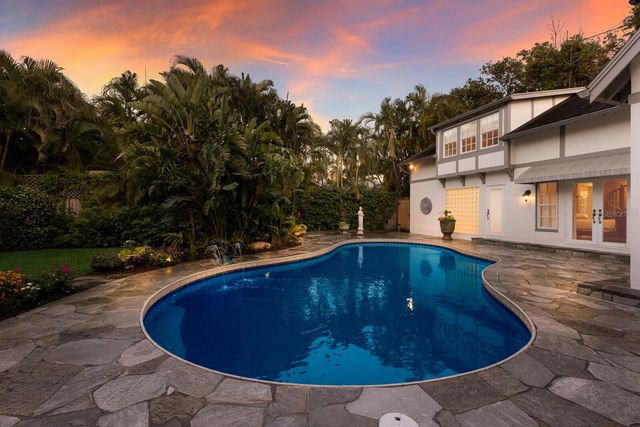 1829 BOUGAINVILLEA STREET, Sarasota, FL 34239