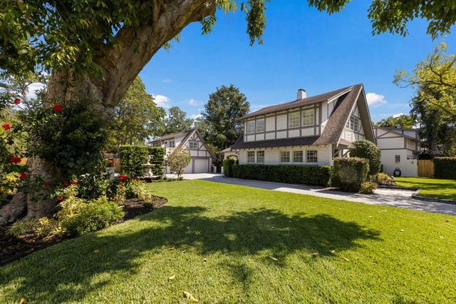 1829 BOUGAINVILLEA STREET, Sarasota, FL 34239