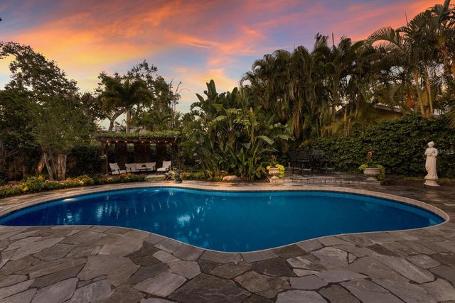 1829 BOUGAINVILLEA STREET, Sarasota, FL 34239