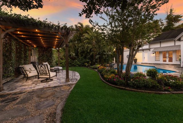 1829 BOUGAINVILLEA STREET, Sarasota, FL 34239