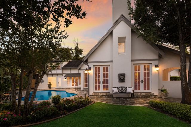 1829 BOUGAINVILLEA STREET, Sarasota, FL 34239