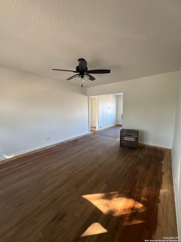 401 W Lynwood, San Antonio, TX 78212