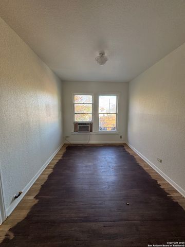 401 W Lynwood, San Antonio, TX 78212