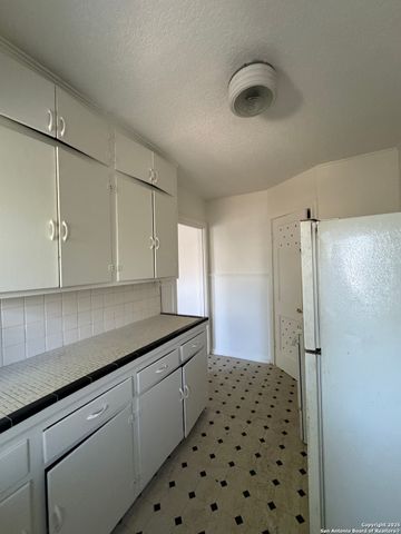 401 W Lynwood, San Antonio, TX 78212