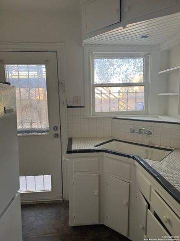 401 W Lynwood, San Antonio, TX 78212