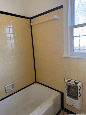 401 W Lynwood, San Antonio, TX 78212