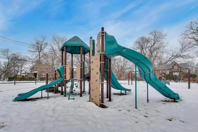 1601 Sherman Place, Des Plaines, IL 60016