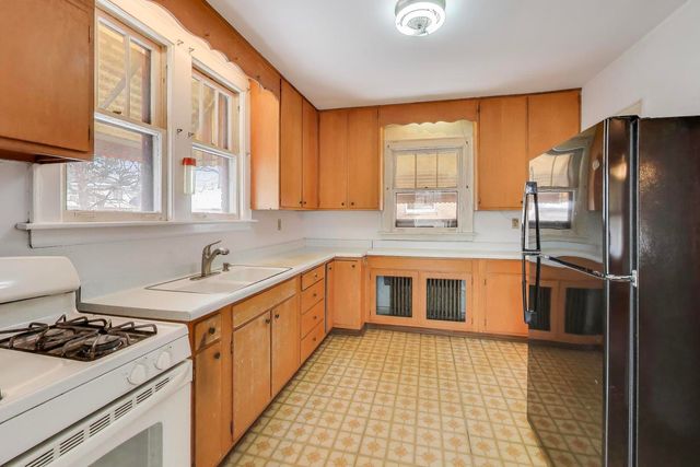 1601 Sherman Place, Des Plaines, IL 60016