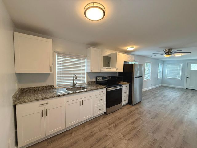 27 NW 11th Avenue, Delray Beach, FL 33444