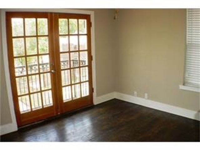 1122 N Zang Boulevard 201, Dallas, TX 75203