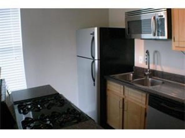 1122 N Zang Boulevard 201, Dallas, TX 75203