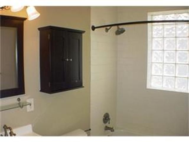 1122 N Zang Boulevard 201, Dallas, TX 75203
