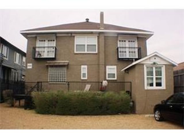 1122 N Zang Boulevard 201, Dallas, TX 75203