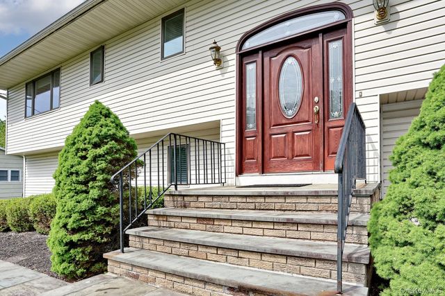 8 Medford Place, Nanuet, NY 10954