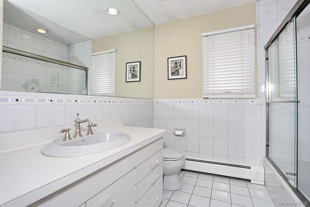 8 Medford Place, Nanuet, NY 10954