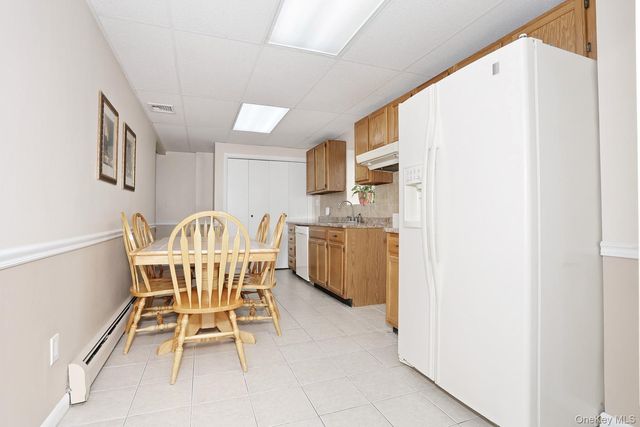 8 Medford Place, Nanuet, NY 10954