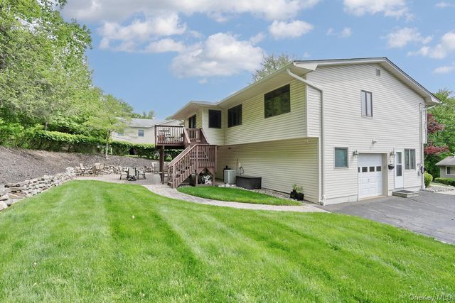 8 Medford Place, Nanuet, NY 10954