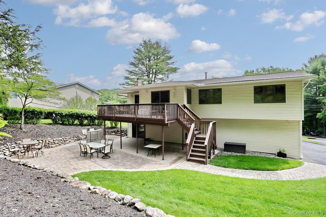 8 Medford Place, Nanuet, NY 10954