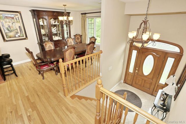 8 Medford Place, Nanuet, NY 10954