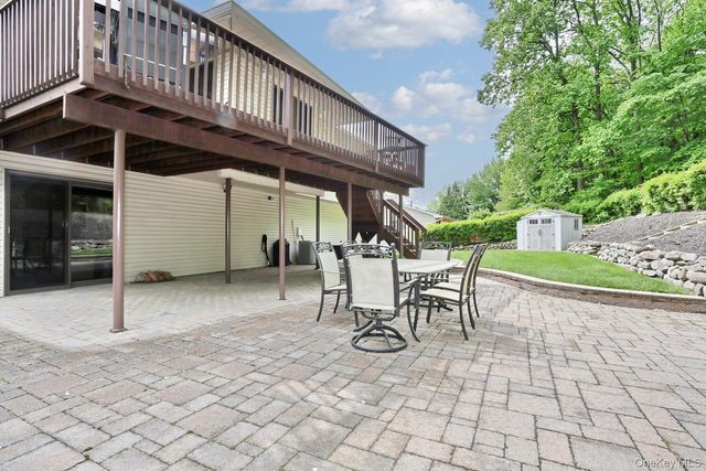 8 Medford Place, Nanuet, NY 10954