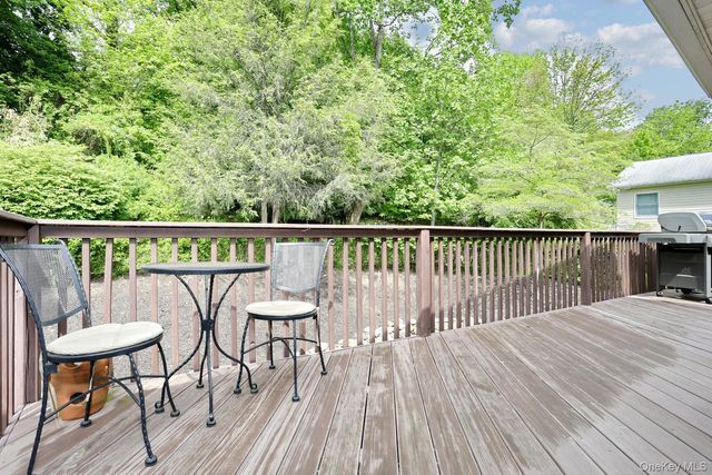 8 Medford Place, Nanuet, NY 10954