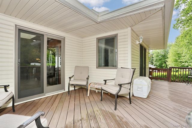 8 Medford Place, Nanuet, NY 10954
