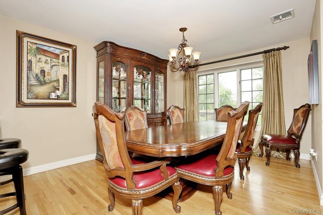 8 Medford Place, Nanuet, NY 10954