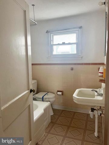 53 SEWARD LN, Aston, PA 19014