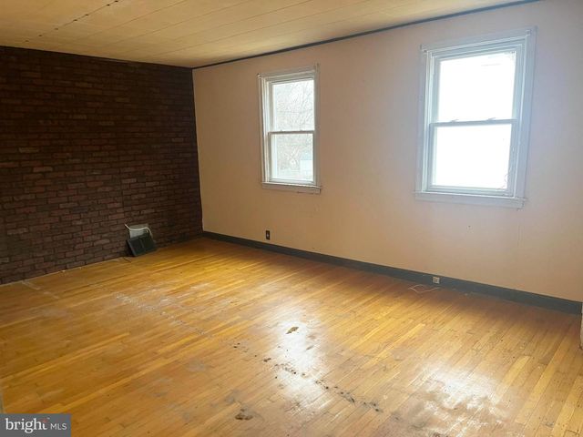 53 SEWARD LN, Aston, PA 19014