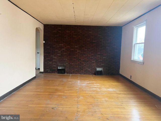 53 SEWARD LN, Aston, PA 19014