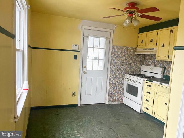 53 SEWARD LN, Aston, PA 19014