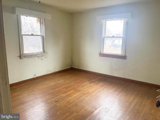 53 SEWARD LN, Aston, PA 19014