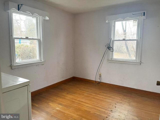 53 SEWARD LN, Aston, PA 19014